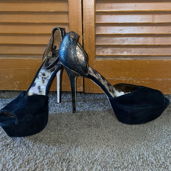 Black and Gold Platform Stilettos - Picture 4 of 8